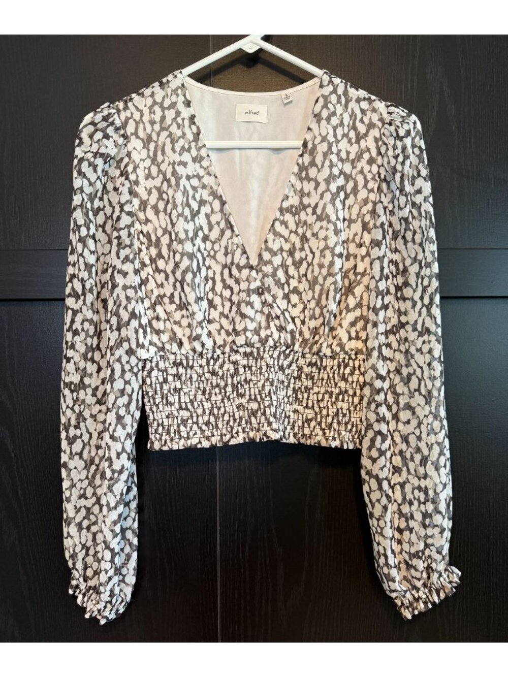 Wilfred Aritzia Womens Wistful Sheer Sleeve Smocked Blouse Medium V-Neck Chiffon